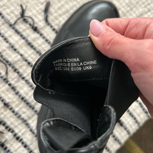 Urban Outfitters Black Chunky Chloe Chelsea Boot - Picture 6 of 8